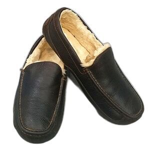 UGG ascot dark brown leather men's shearling lined slippers, size 9